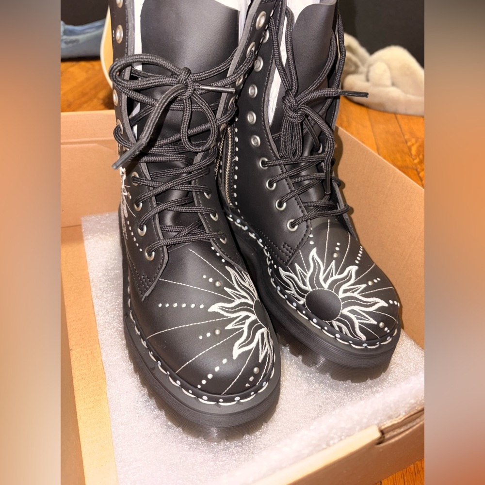 Dr.Marten Jadon Lug Sole Bootie (Women) - Picture 3 of 12